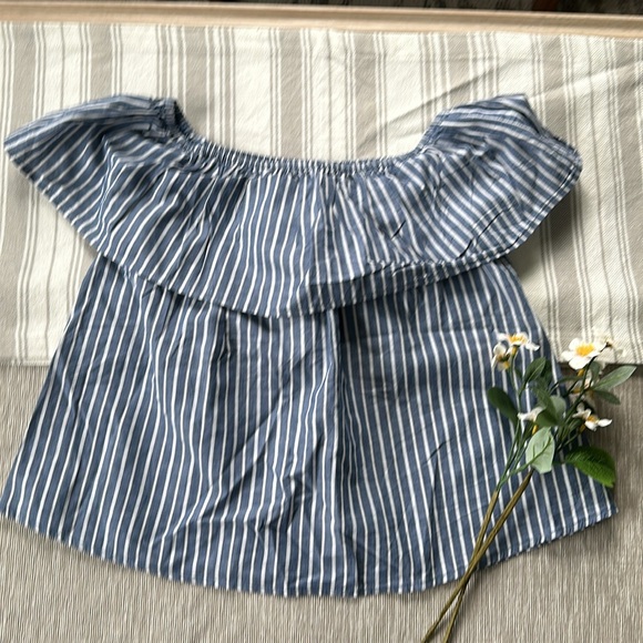 Stripe flowy top. Can be worn off the shoulder. - Picture 2 of 5